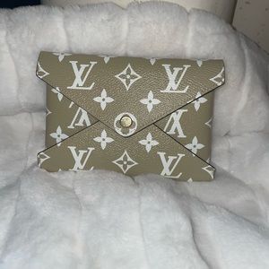 Louis Vuitton Kahaki Kirigami medium